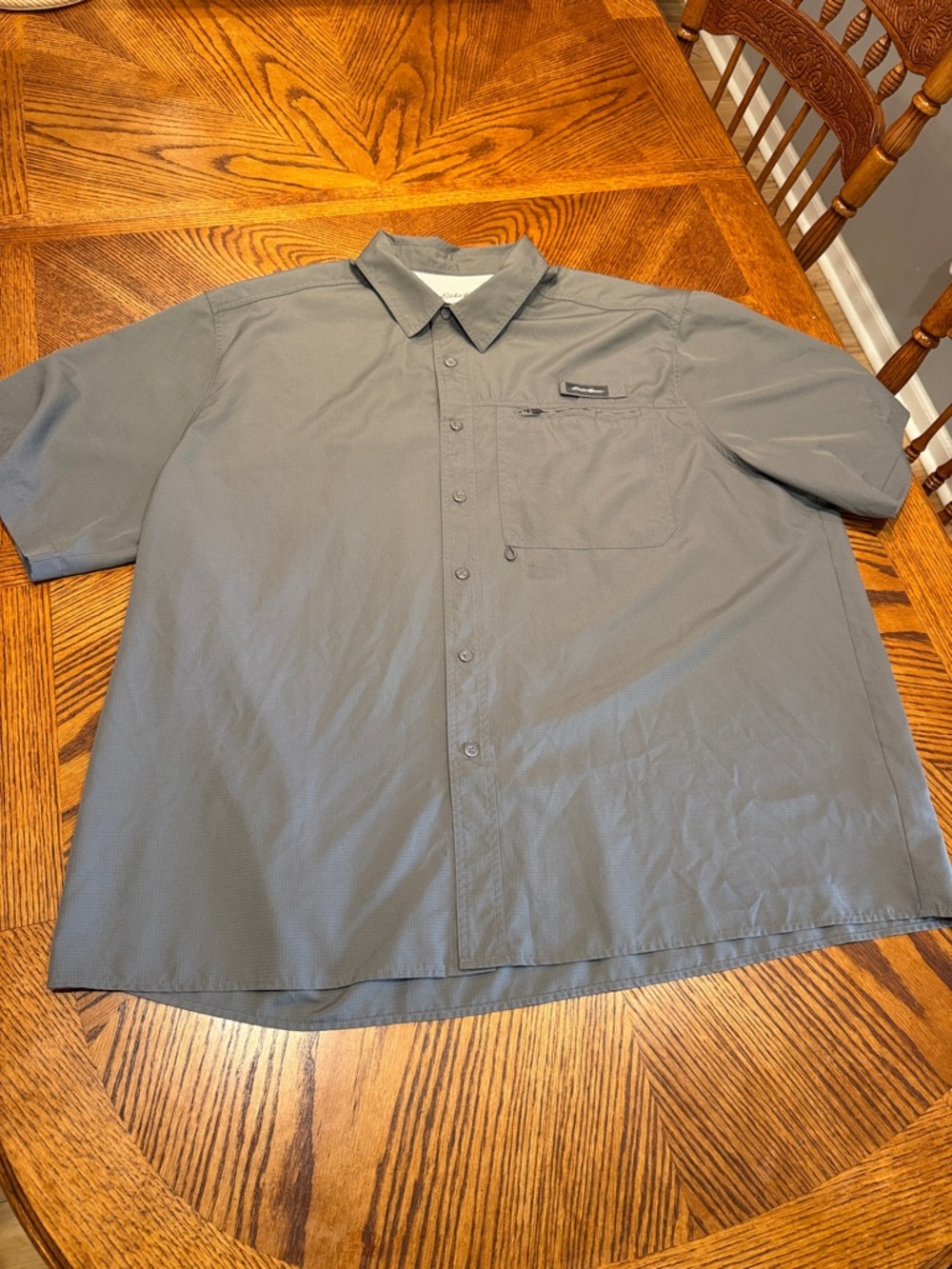 Eddie Bauer Men's Short-Sleeve Button-Down Shirt in Gray